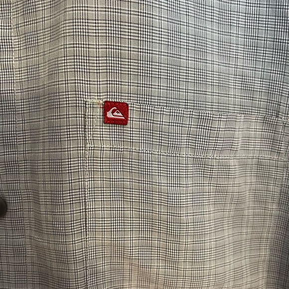 Quicksilver short sleeve button-down size M - Picture 3 of 5